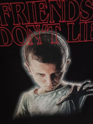 CAMISETA OFICIAL - STRANGER THINGS - TALLA M