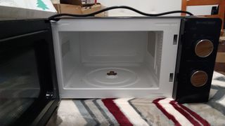 Microondas pequeño negro