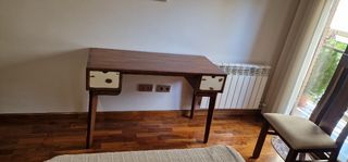 MESA DE ESCRITORIO O AUXILIAR MAD. MACIZA.OCASIÓN