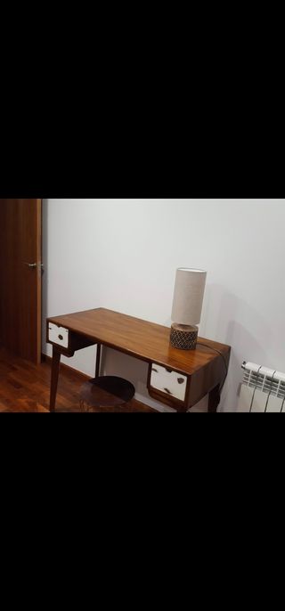 MESA DE ESCRITORIO O AUXILIAR MAD. MACIZA.OCASIÓN