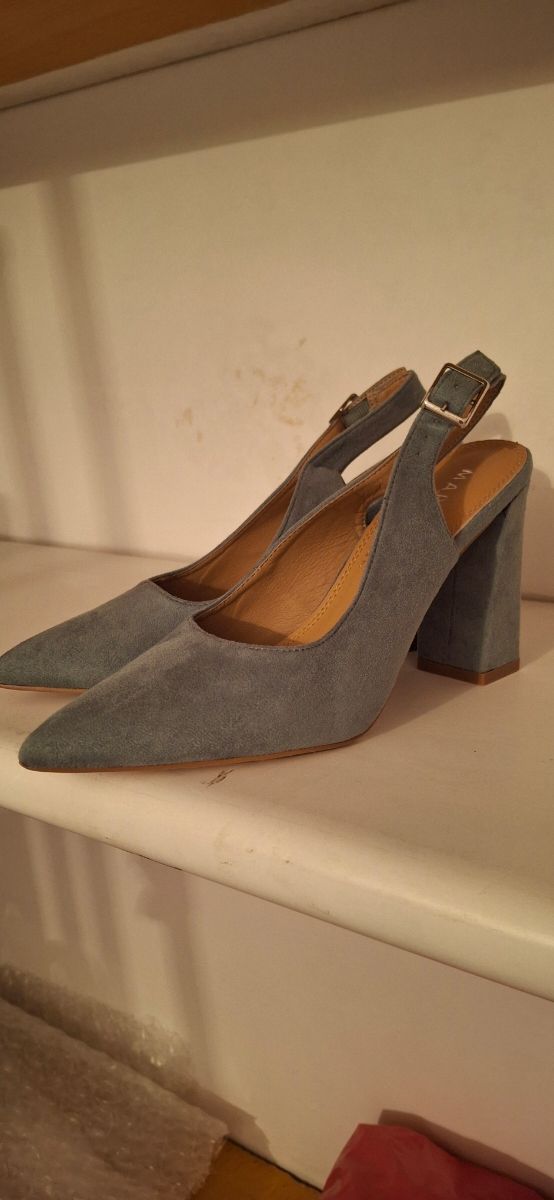 Zapatos tacón nuevos.