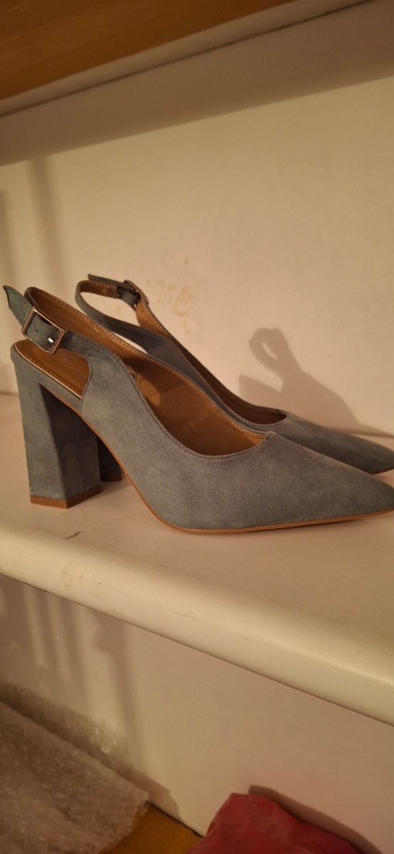 Zapatos tacón nuevos.