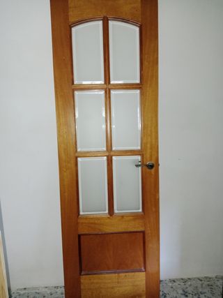 Puerta interior madera. 2,10*69cm.
Urge
