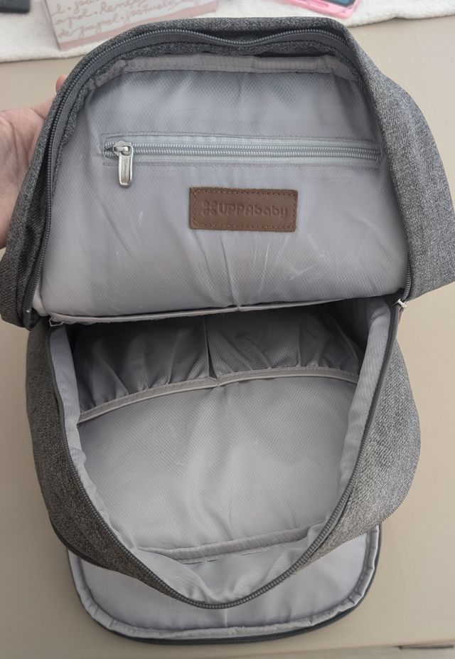 Mochila Uppababy: gris.Regalo el cambiador 