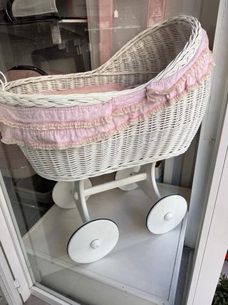 Cuna mimbre Moisés ruedas bebé