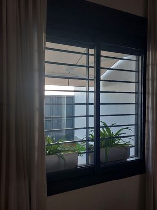 Ventana completa PVC gris antracita 130x140