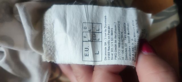 Blusa estampada beige y gris