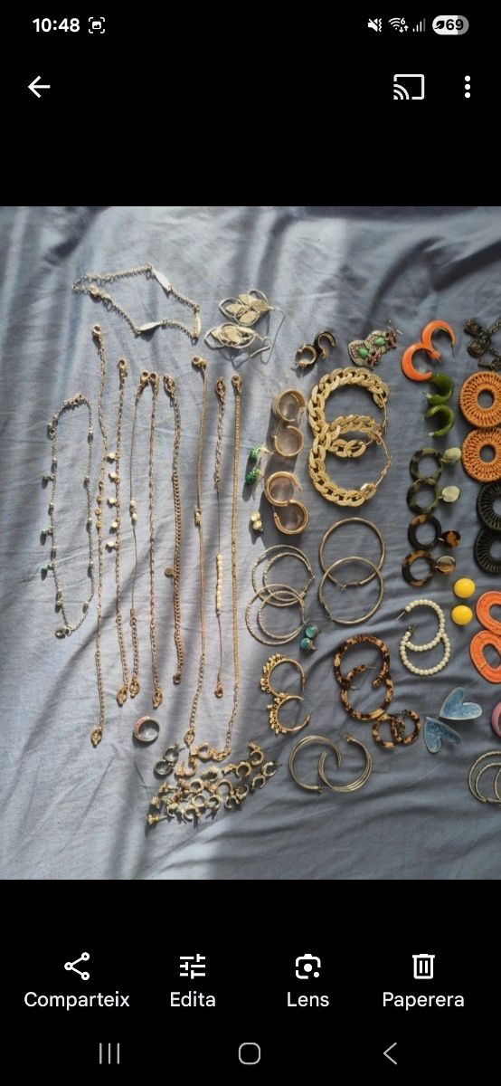 Lotto di bijouterie estiva: orecchini, bracciali...