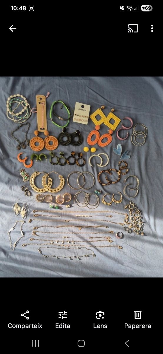 Lotto di bijouterie estiva: orecchini, bracciali...