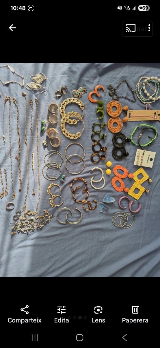 Lotto di bijouterie estiva: orecchini, bracciali...