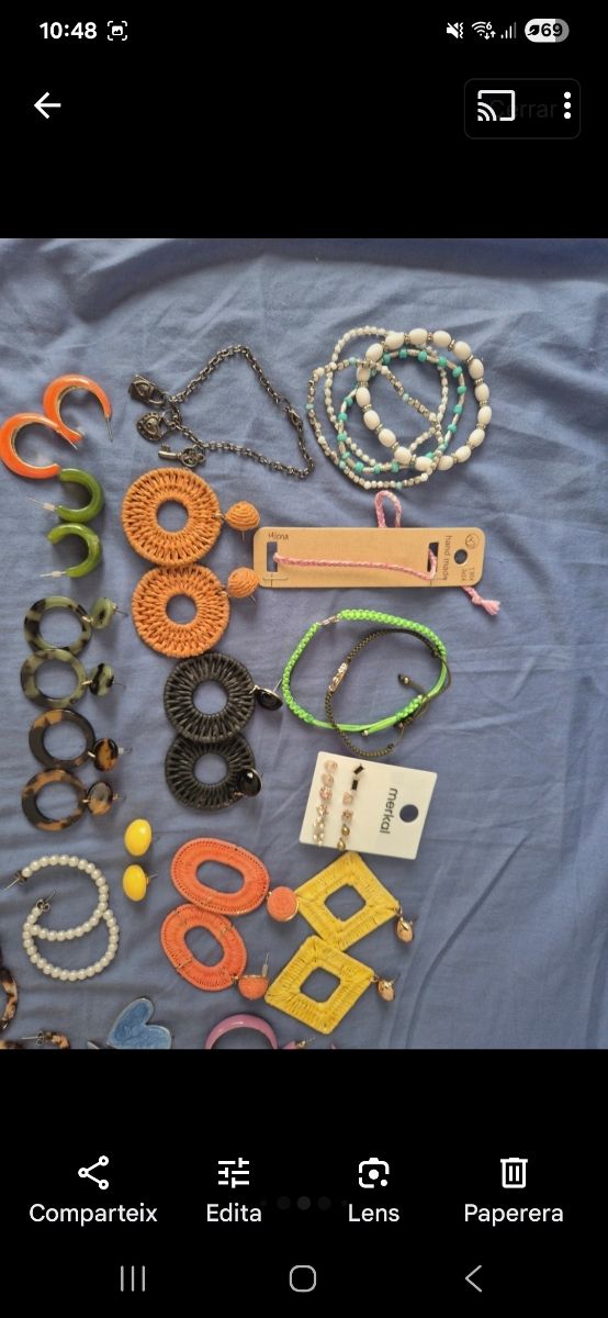 Lotto di bijouterie estiva: orecchini, bracciali...