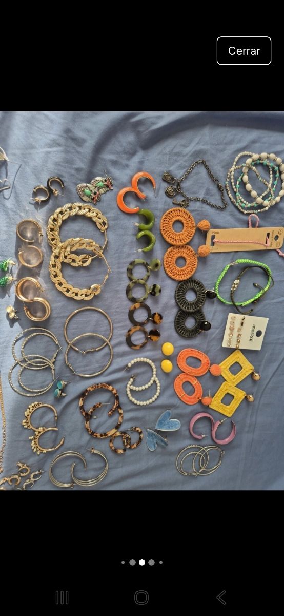 Lotto di bijouterie estiva: orecchini, bracciali...