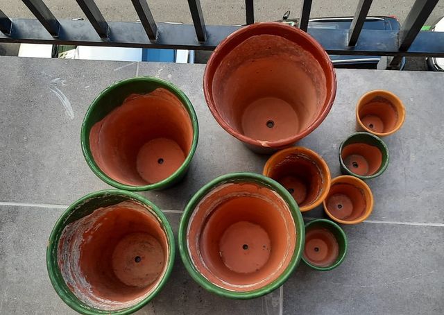 Lote de nueve tiestos esmaltados. (Varios tamaños)