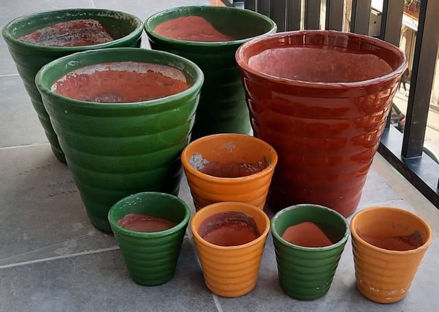 Lote de nueve tiestos esmaltados. (Varios tamaños)