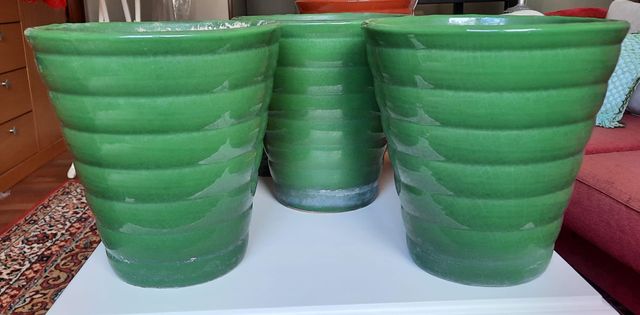 Lote de nueve tiestos esmaltados. (Varios tamaños)