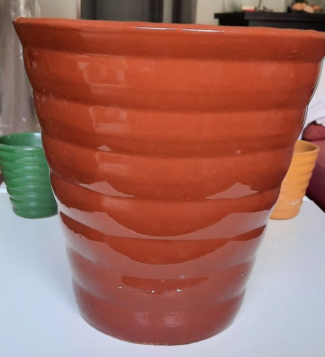 Lote de nueve tiestos esmaltados. (Varios tamaños)