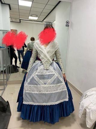 Traje Huertana azul y blanco