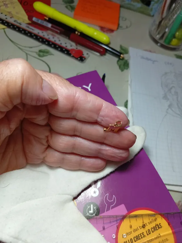 Colgante letra M oro circonita