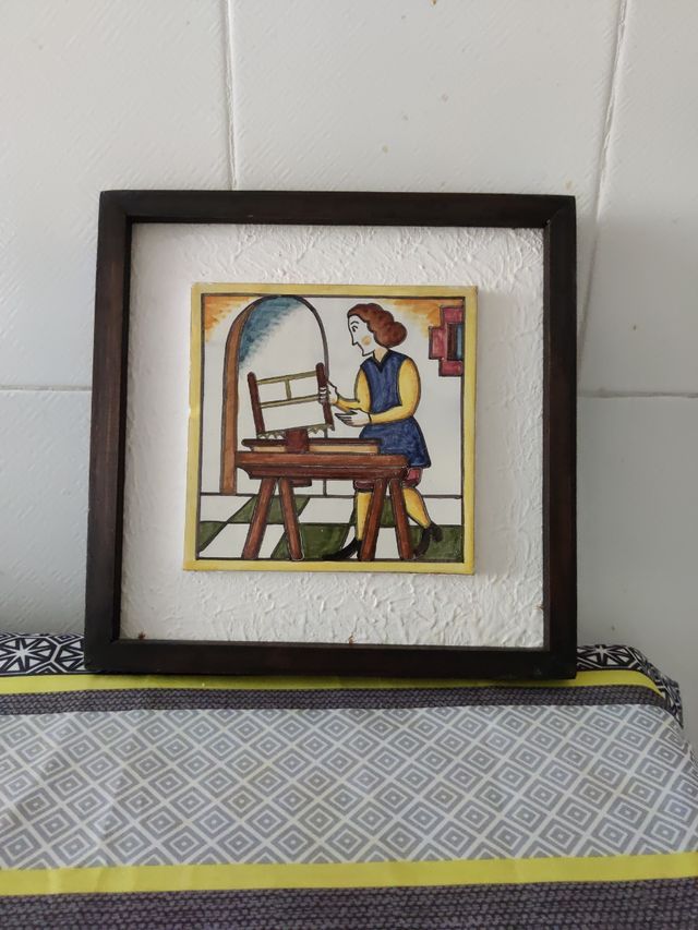 Piastrella in ceramica dipinta