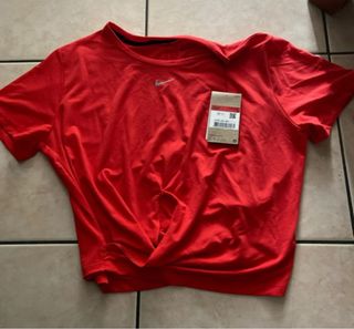 Top Nike rosso