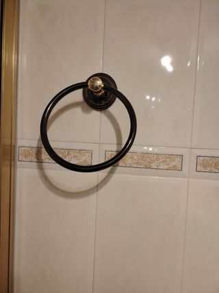 Accesorios baño dorados y negros