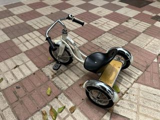 Triciclo vintage infantil ( recoger en CHIPIONA )