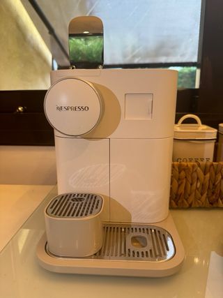 Cafetera DeLonghi Nespresso Lattissima