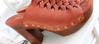 Zuecos Michael Kors rojos, talla 38