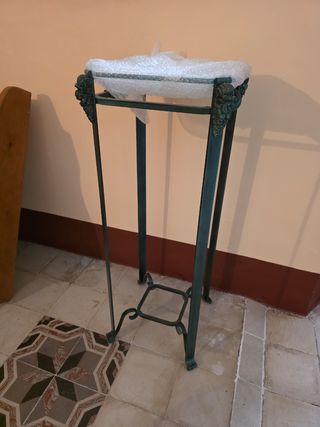 1 Mesita alta y otra baja forja y cristal vintage.