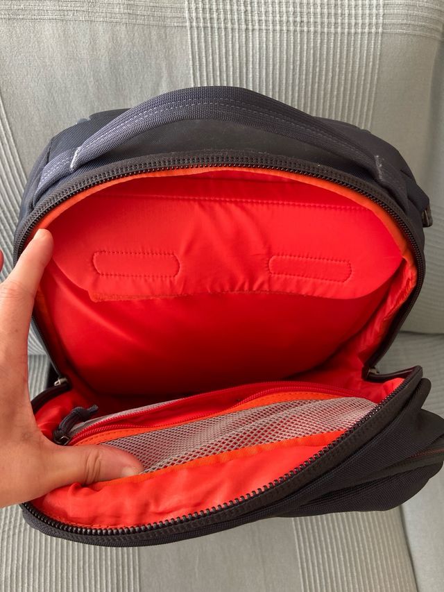 Mochila Thule - Negra con Naranja