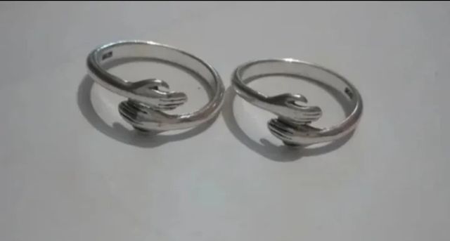 Anillo del abrazo en  plata 925