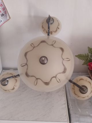 Lámpara sobremesa dorada