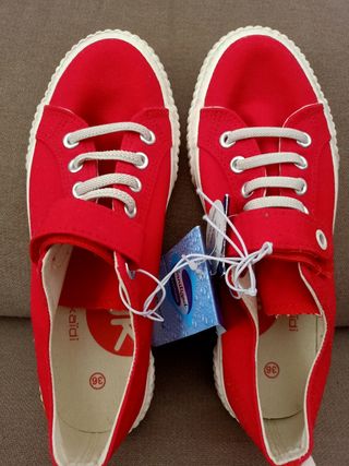 Zapatillas Okaidi rojas nº 36