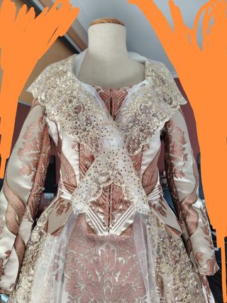 Traje Fallera beige, coral y dorado. Nuevo.