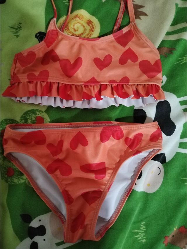 Biquini niña corazones.