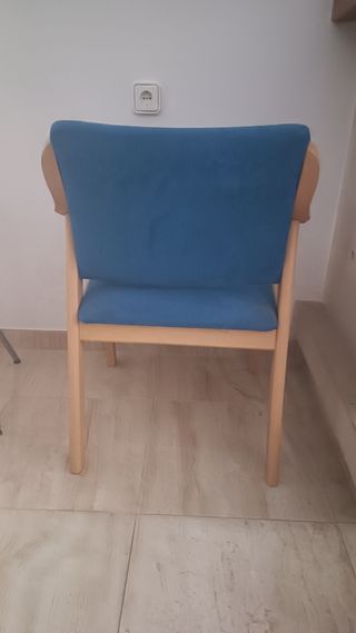 Sillón Madera Cojín Azul – Elegante cómodo robusto