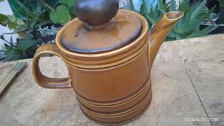 Teiera vintage marrone in ceramica