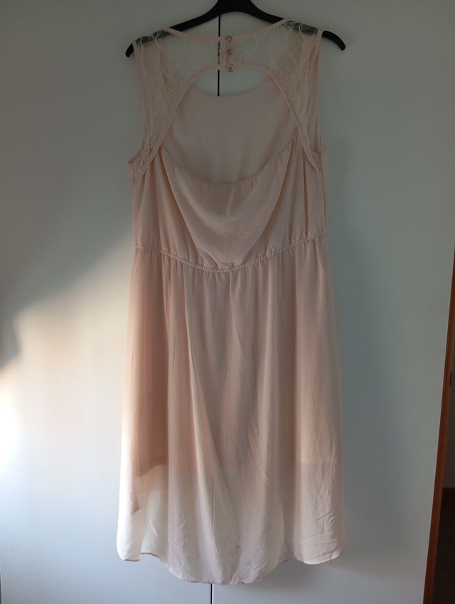 Vestido beige de encaje