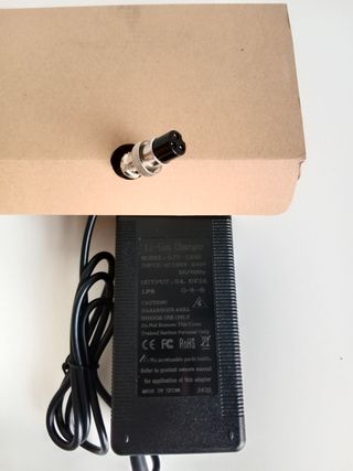 Cargador patinete eléctrico 54.6V 2A