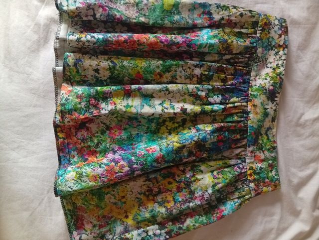 Falda Zara flores multicolor talla S