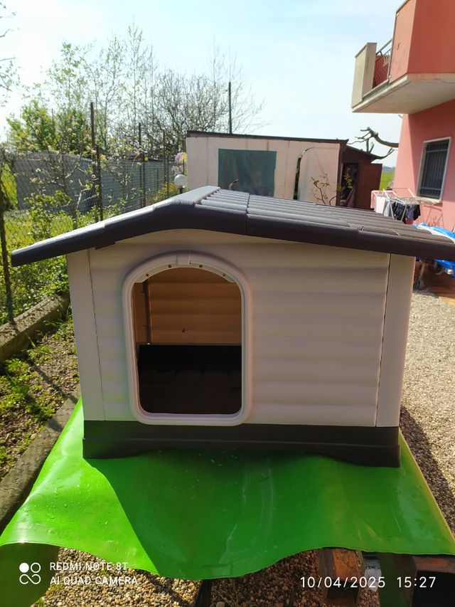 Casetta per animali - marrone e bianca