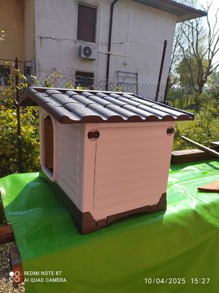 Casetta per animali - marrone e bianca