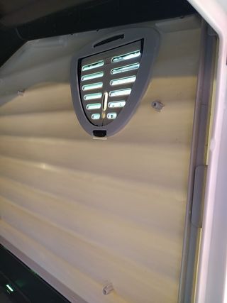 Casetta per animali - marrone e bianca