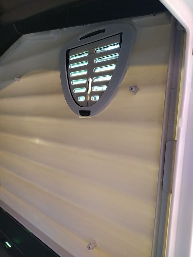 Casetta per animali - marrone e bianca