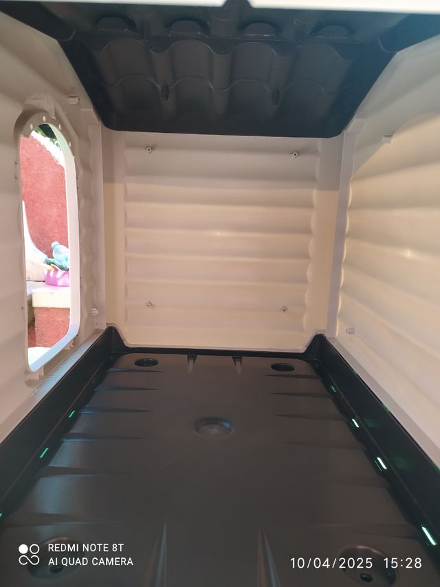 Casetta per animali - marrone e bianca