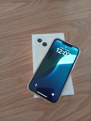 iPhone 13 seminuevo blanco