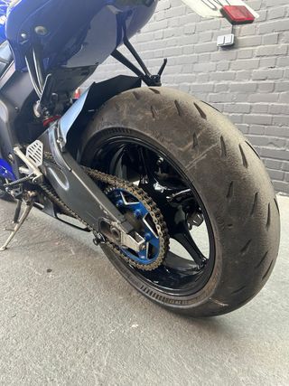 Yamaha R6 Azul - Moto Deportiva
