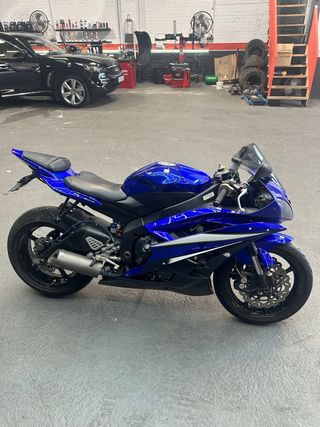 Yamaha R6 Azul - Moto Deportiva