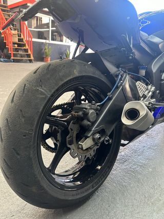 Yamaha R6 Azul - Moto Deportiva