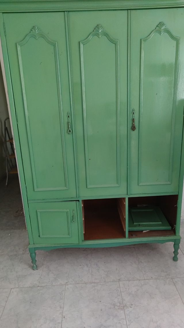 Armario madera vintage verde